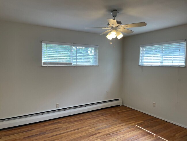Building Photo - 2 BR IN HYDE PARK WITH OFF STREET PARKING