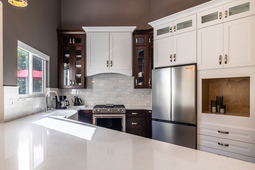 Building Photo - 9330 Seagrape Dr