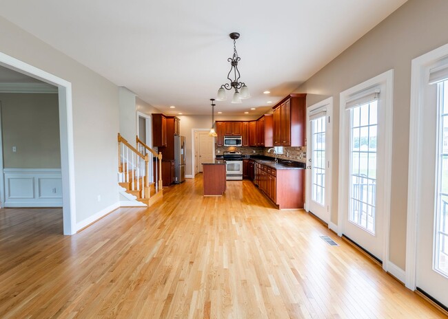 Building Photo - Huge house with vaulted ceilings and fence...