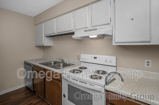 Building Photo - 425 Oakwood Ave
