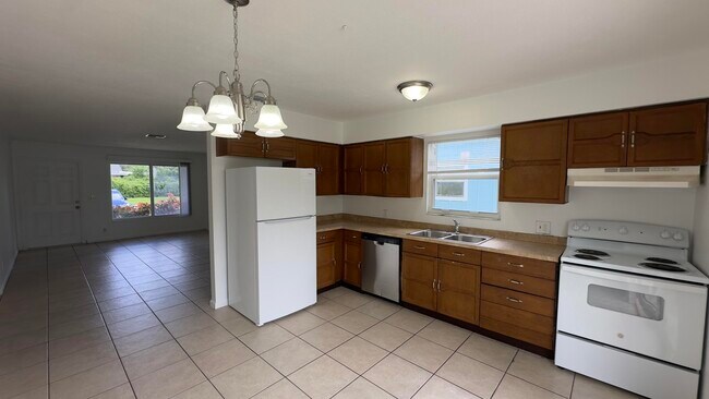 Building Photo - 9221 W Highland Pines Dr