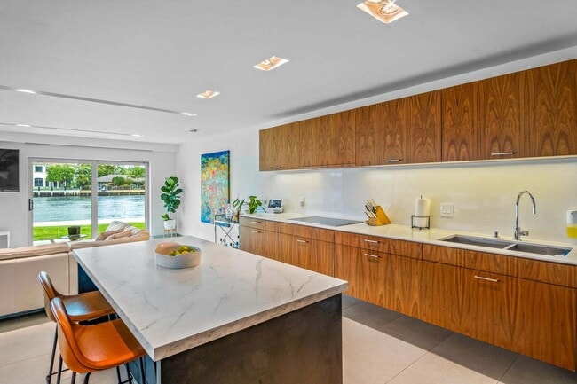 Building Photo - 35 Castle Harbor Isle Dr