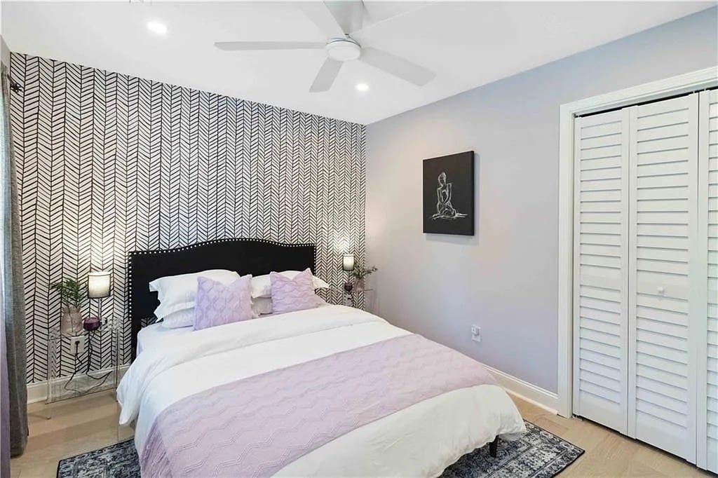 Building Photo - Room in Single Family Home on Glenwhite Dr
