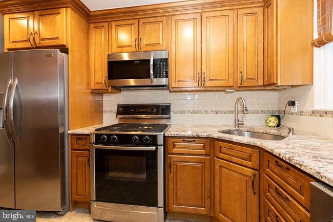 Building Photo - 52 Woodbine Rd