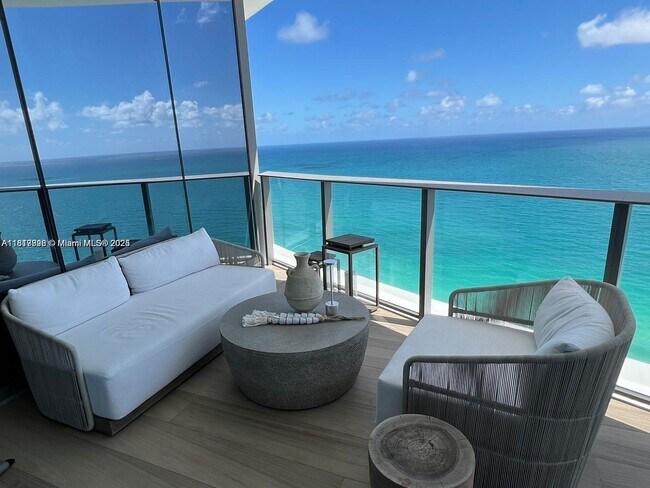 Primary Photo - 15701 Collins Ave
