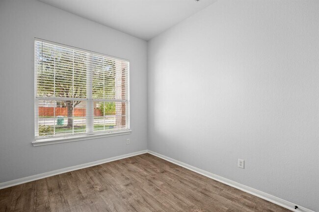 Building Photo - 415 S Frontier Ln