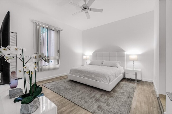 Building Photo - 785 Crandon Blvd