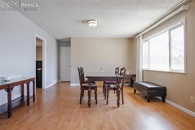 Building Photo - Charming 3 Bedroom in West Colorado Springs