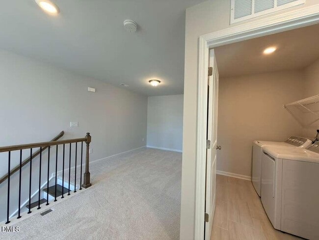 Building Photo - 2008 English Saddle Ln