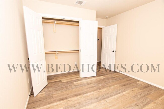 Building Photo - 9134 St Laurent Ln