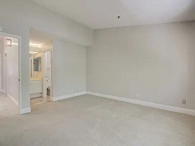 Building Photo - Outstanding 2BD/2BA Condo Near Pleasant Hill BART – Walnut Creek