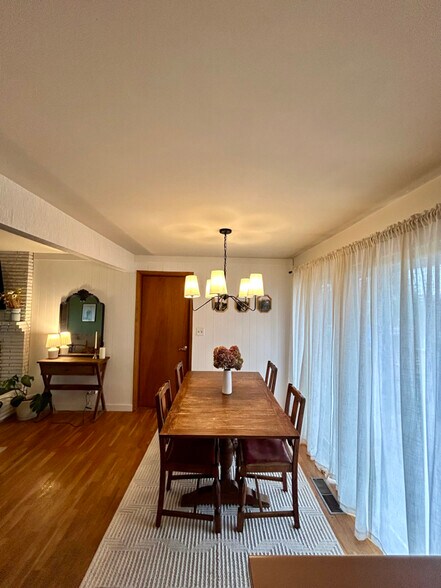 Building Photo - 12090 Country Ln