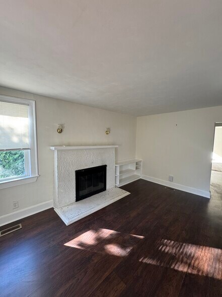Building Photo - 1018 Wolcott Ave