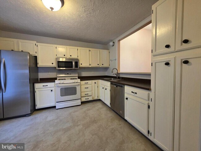 Building Photo - 58 Windbrooke Cir