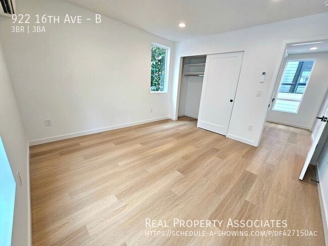 Building Photo - 922 16th Ave