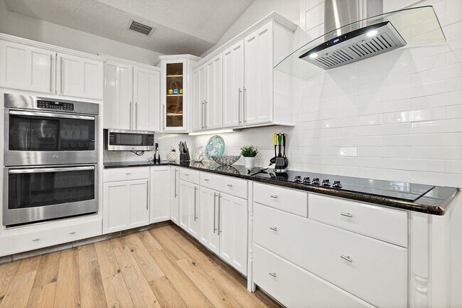 Building Photo - 42 Moody Dr