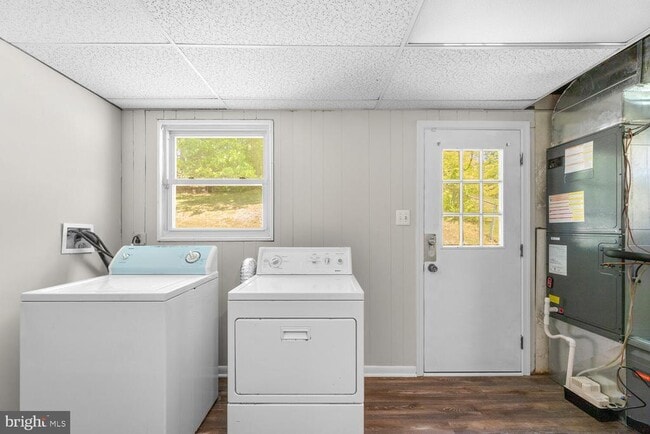 Building Photo - 6100 Hellen Lee Dr