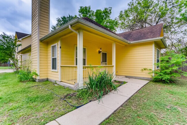 Building Photo - 2113 Thrasher Ln