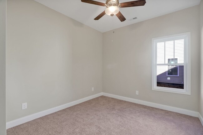 Building Photo - Beautiful  3 bed 2 bath Home in Hampstead