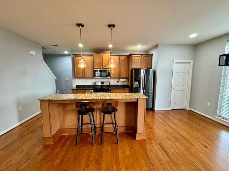Building Photo - 3017 Meridian Cmns