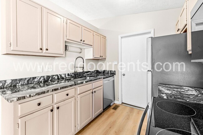 Building Photo - Spacious 4-Bedroom Home in Franklin Township