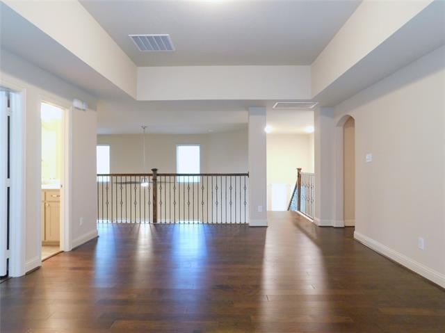Building Photo - 1704 Serra Dr