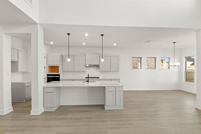 Building Photo - 373 Hollister Dr