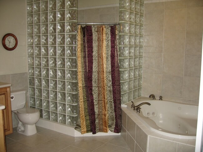 Building Photo - 1005 E 750 S