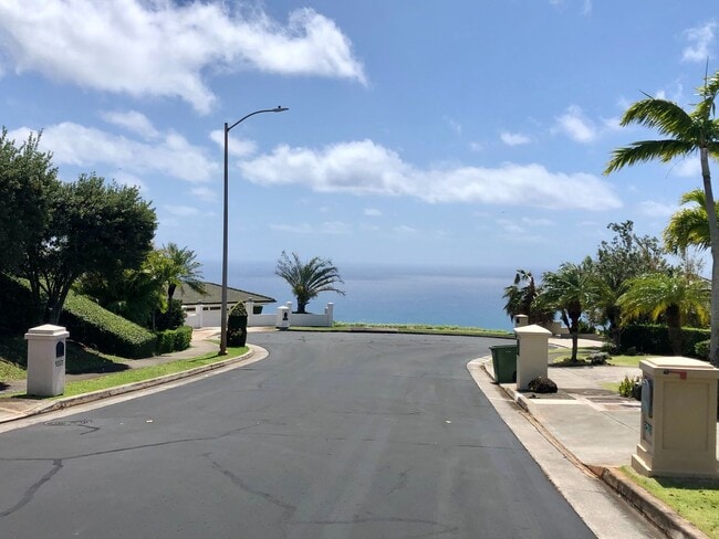 Building Photo - 3/2.5/2 Home - Located in the Beautiful Gated Community at Kahalakua- Endless Views!