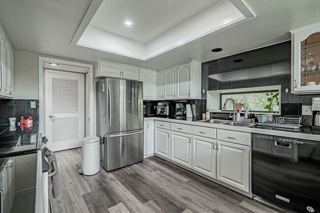 Building Photo - 3BD, 2.5BA Arapahoe Lake Park Townhome Nea...