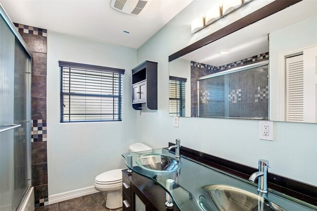 Building Photo - 2106 Stonecrest Dr