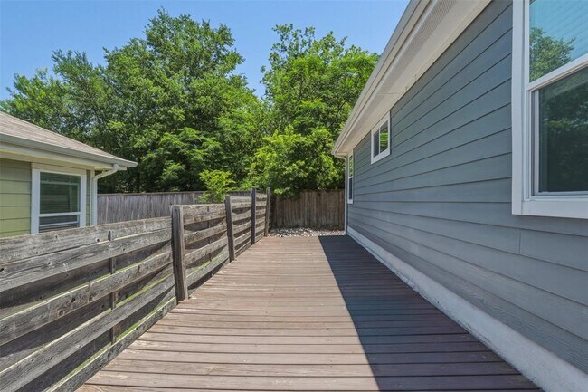 Building Photo - 7208 Lysander Ct