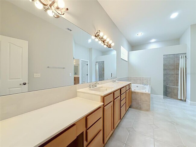 Building Photo - 10824 Woodchase Cir