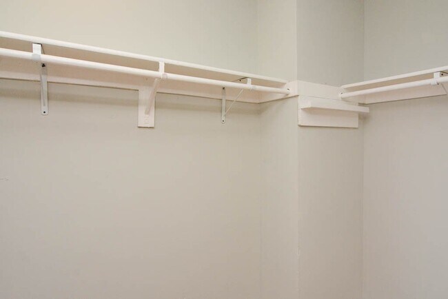 Building Photo - 744 W Belmont Ave