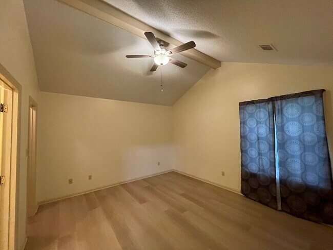 Building Photo - 2745 Tyndall Dr
