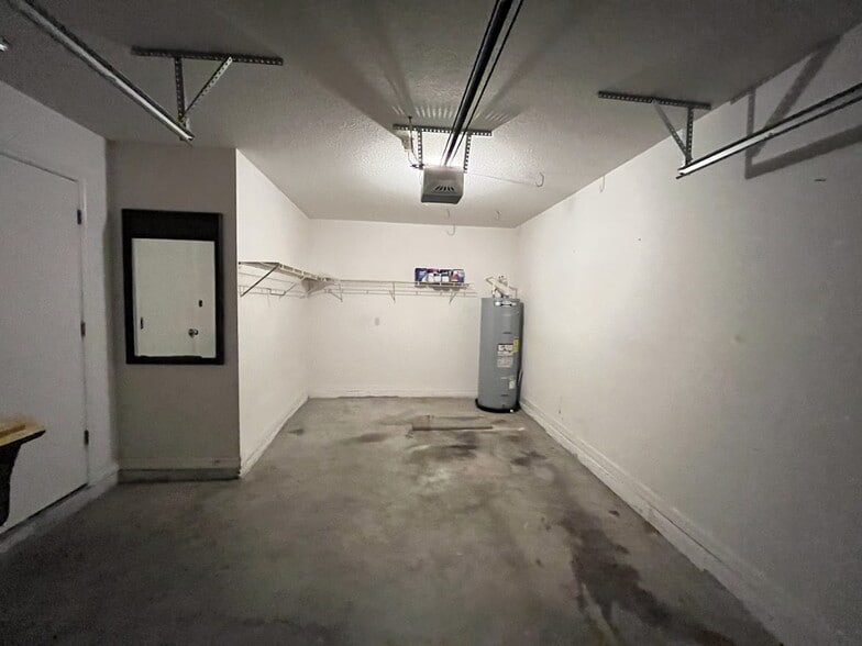 Building Photo - 8265 Halls Hammock Ct