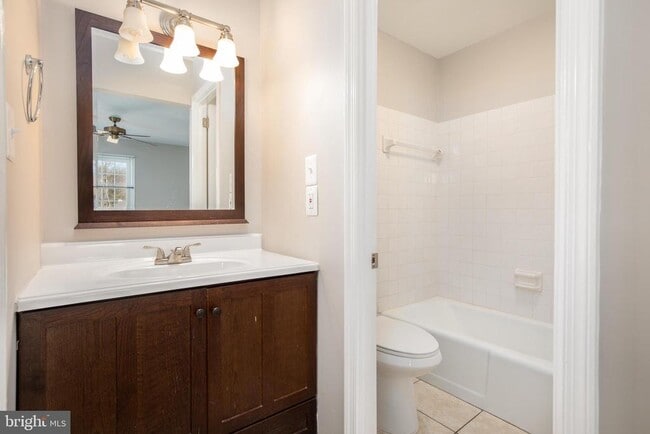 Building Photo - 8000 Rivermont Ct
