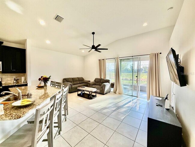 Building Photo - 7832 Red Hickory Pl