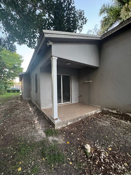 Building Photo - 22250 Miami Ave