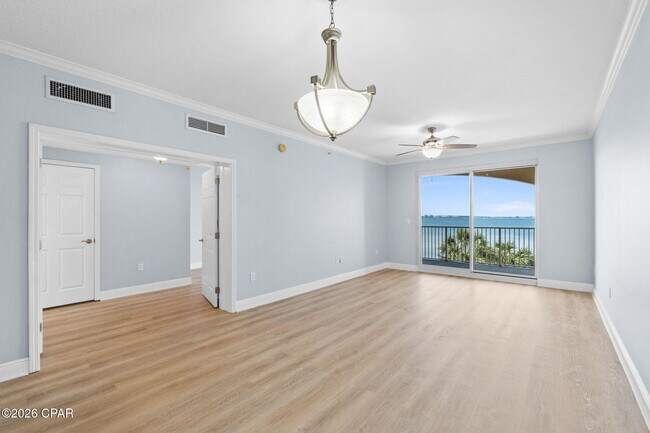Building Photo - 2400 Grandiflora Blvd