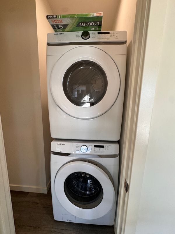 Building Photo - 2625 Somerset Dr