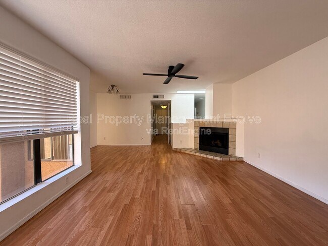 Building Photo - 3228 W Glendale Ave