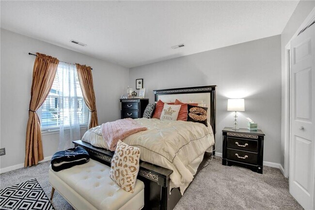 Building Photo - Beautiful 3-bed 2-bath Townhome