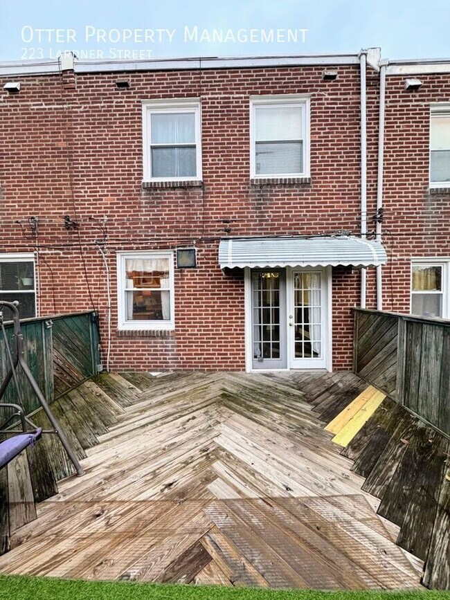 Building Photo - 223 Lardner St