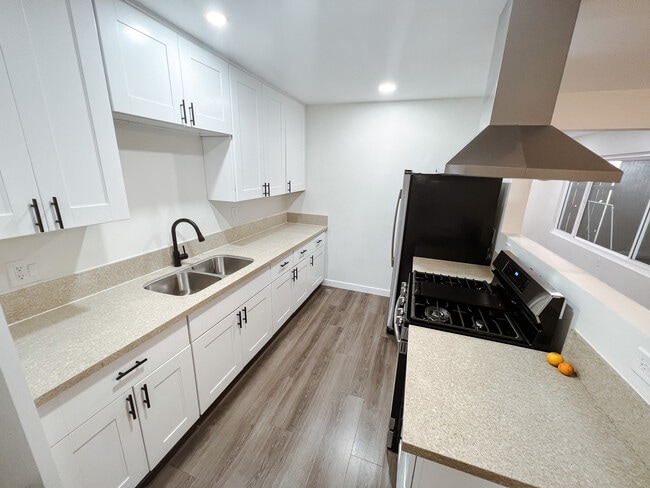 Building Photo - 3572 Nile St