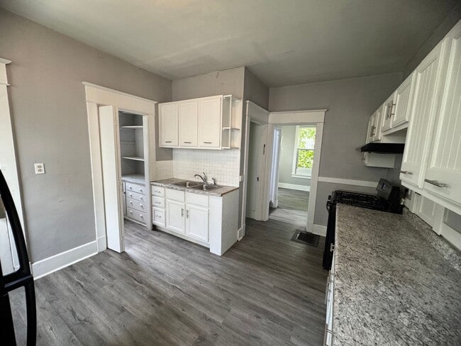Building Photo - 4 bedroom 1 bath Home in Davenport