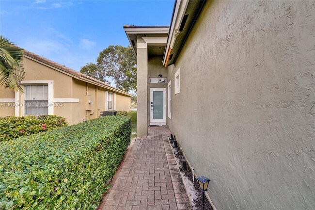 Building Photo - 4118 Sapphire Terrace