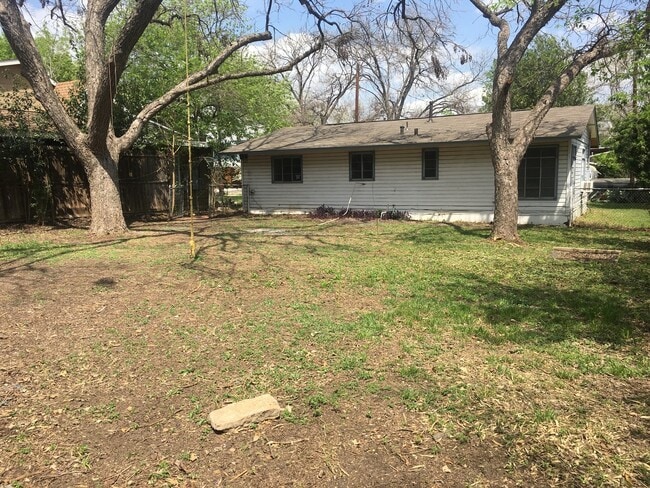 Building Photo - ***BUNGALOW IN THE HEART OF 78704***
