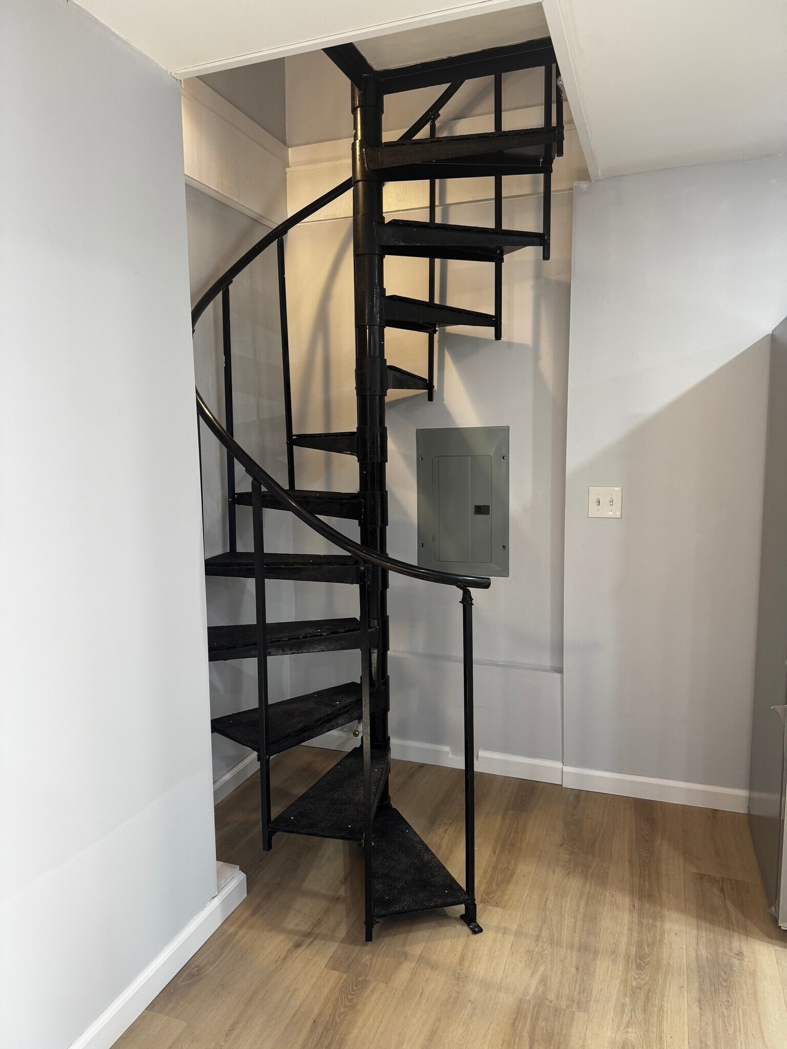 Building Photo - 352 Hotchkiss Rd