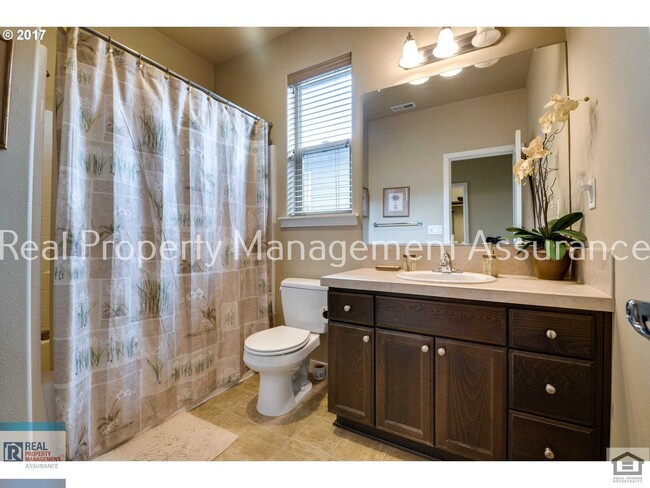 Building Photo - 13933 SW Walnut Creek Way